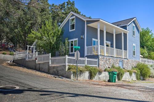 Sierra Sunset Inn - 3 Miles to Placerville! in Folsom