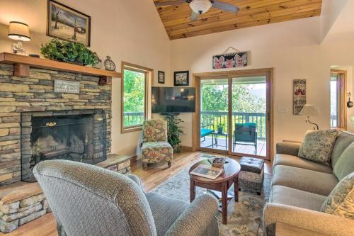 Mountain Escape with Stunning Views! in Franklin, USA