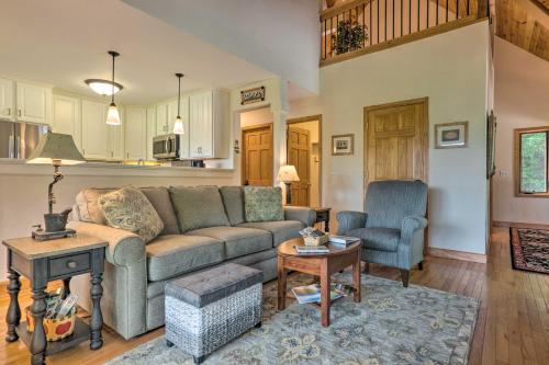 Mountain Escape with Stunning Views! in Franklin, USA
