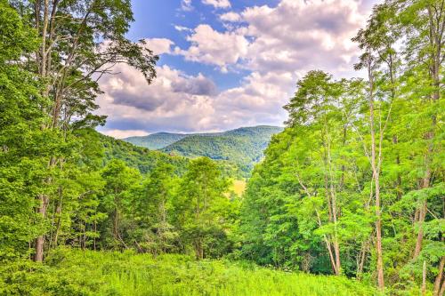 Slaty Fork Escape with Mountain View and Hot Tub!