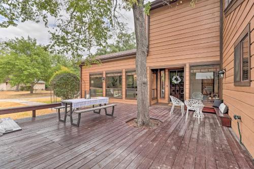 Bryan Home with Deck and Yard about 4 Mi to Texas A and M! in Bryan, USA