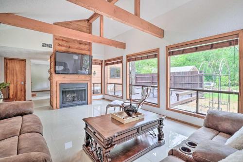 Bryan Home with Deck and Yard about 4 Mi to Texas A and M! in Bryan, USA