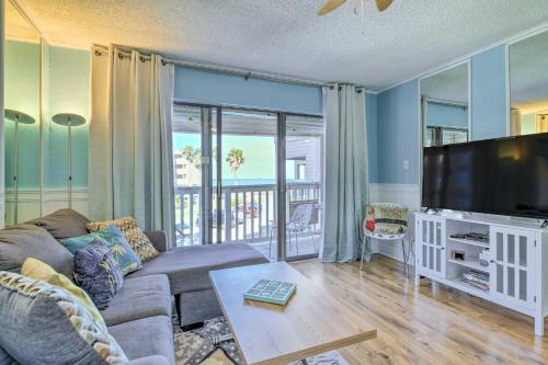 Beachside Corpus Christi Condo w/ Amenities!