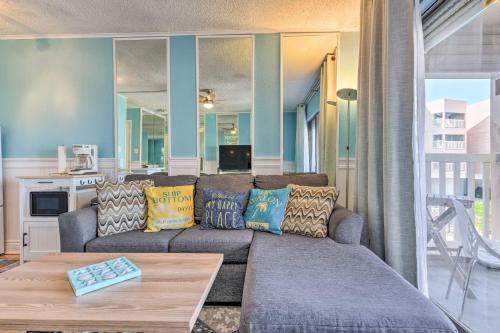 Beachside Corpus Christi Condo with Amenities! in Corpus Christi, USA