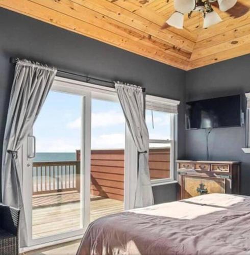 Stunning Beachfront 3 Bedroom Home, CoralMoonBeach in Bolivar Peninsula, USA