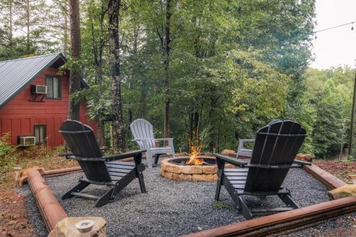 Pioneer Lodge - Cozy Cabin in Blue Ridge - Chalet