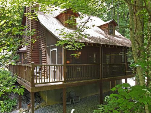 Private, nature, jetted tub, fire pit, easy access. Great family vacation property!