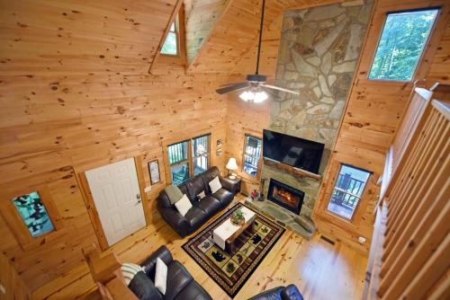 Private, nature, jetted tub, fire pit, easy access. Great family vacation property!