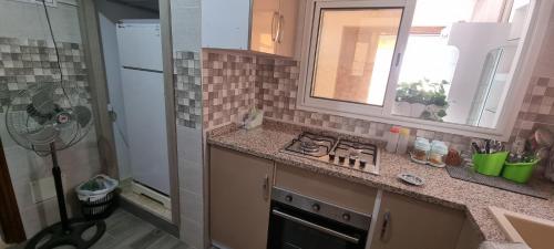 מטבח, L'Andalousia "10 minutes from airport" in Ariana