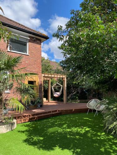 Exterior view, Luxury Oriental Home with Exotic Garden & Free Parking in Croxteth