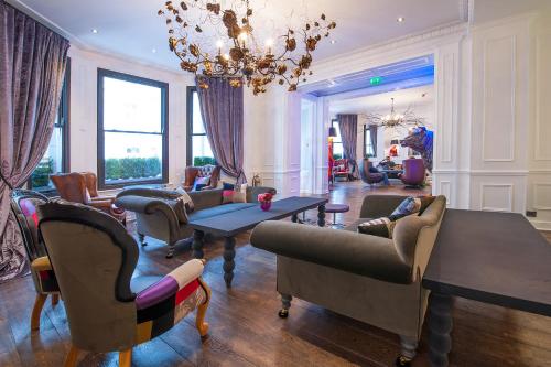 The Exhibitionist Hotel - image 9