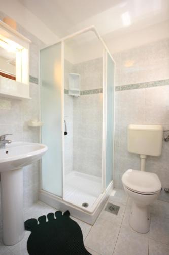 Apartments with a parking space Moscenicka Draga Opatija - 7740 - image 14