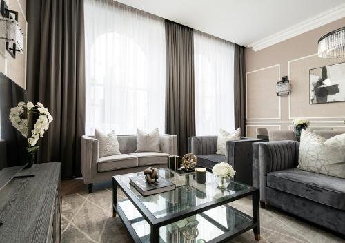 Picture of Luxury Georgian City Retreat With Hot Tub & Patio