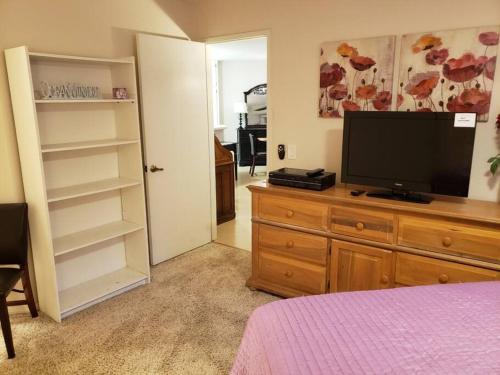 Double En suite Condo with no stairs (2-bed 2-bath) in Miramar / Kearny Mesa