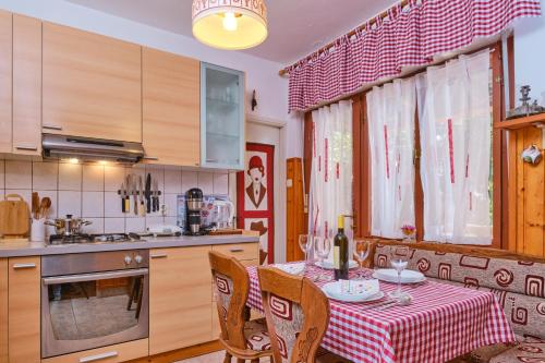 Two-Bedroom Apartment with Terrace image 9