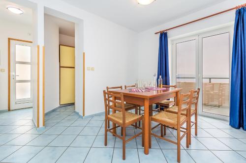 Apartments with a parking space Moscenicka Draga Opatija - 7766 - image 6