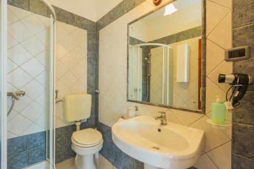 Rooms by the sea Moscenicka Draga Opatija - 7767 - image 8