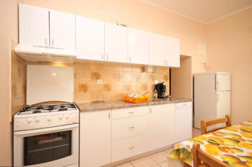 Family friendly seaside apartments Susak Losinj - 8050 - image 3