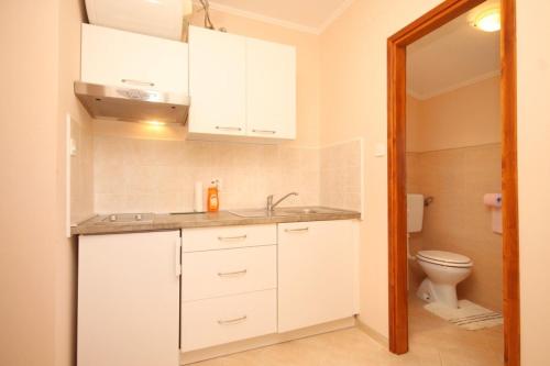 Family friendly seaside apartments Susak Losinj - 8050 - image 8