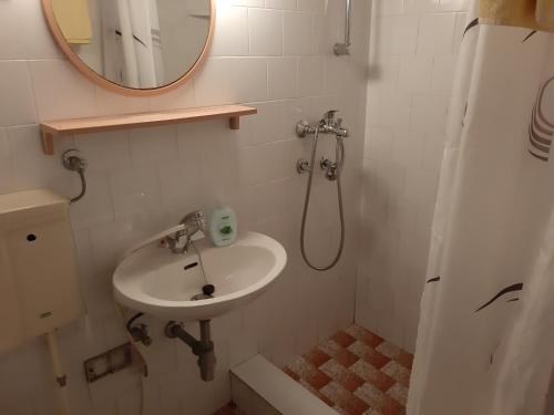 Apartments by the sea Mali Losinj (Losinj) - 7996 - image 10