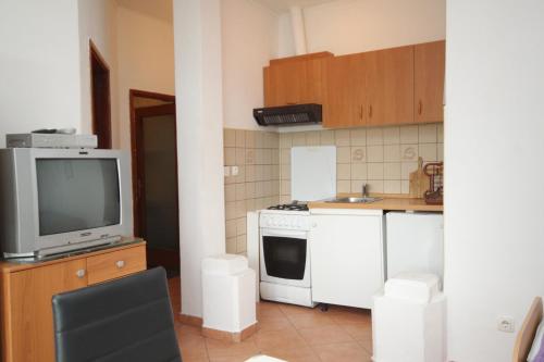 One-Bedroom Apartment with Terrace and Sea View image 6