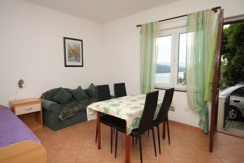 One-Bedroom Apartment with Terrace and Sea View image 5