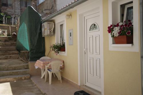 Apartments by the sea Mali Losinj (Losinj) - 7979 - main image