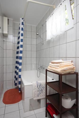 Apartments with a swimming pool Lovran Opatija - 7707 - image 12
