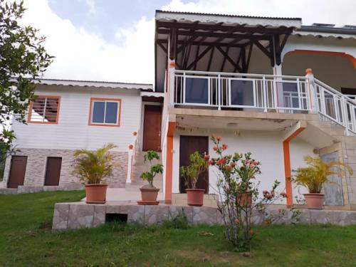 Nouveau logement T2 avec vue sur mer et montagne Nouveau logement T2 avec vue sur mer et montagne