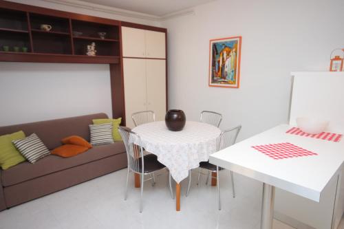 Apartments with a parking space Moscenicka Draga Opatija - 7786 - image 12
