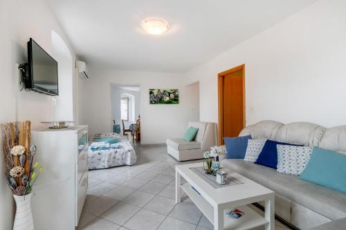 Apartments with a parking space Mali Losinj (Losinj) - 8053