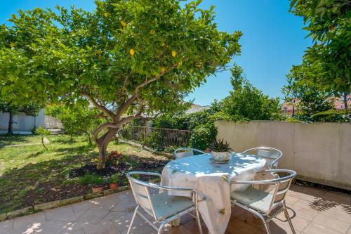 Apartments with a parking space Mali Losinj (Losinj) - 8067 - image 8