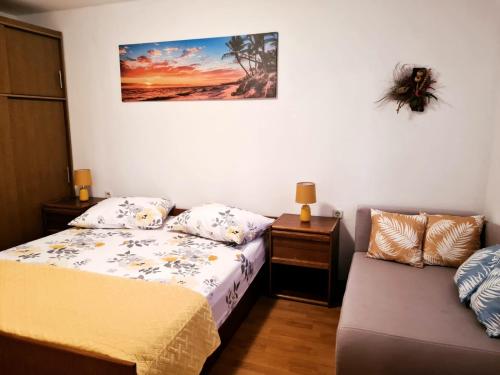 Apartments with a parking space Cres - 7983 - main image