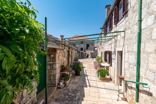  Apartments with a parking space Zrnovo, Korcula - 9239 in Žrnovo