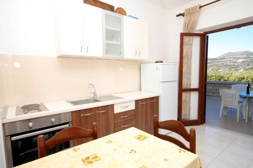Apartments by the sea Tri Zala Korcula - 9237 - image 11