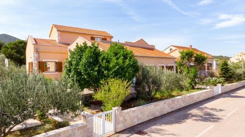  Apartments by the sea Kneza, Korcula - 9168 in Račišće