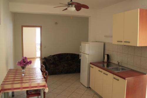 Apartments by the sea Kneza Korcula - 9166 - image 4