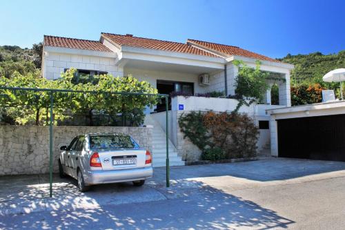 Apartments with a parking space Zrnovska Banja, Korcula - 9226