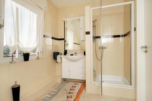 Apartments by the sea Zavalatica Korcula - 9280 - image 12