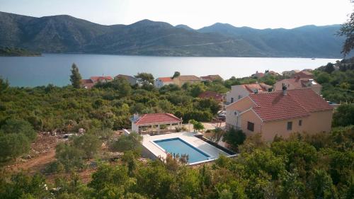 B&B Račišće - Seaside apartments with a swimming pool Kneza, Korcula - 9269 - Bed and Breakfast Račišće