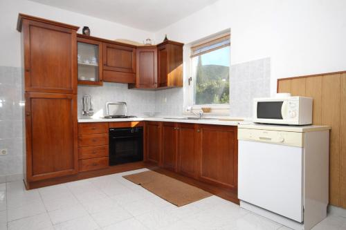 Seaside apartments with a swimming pool Kneza Korcula - 9269 - image 9