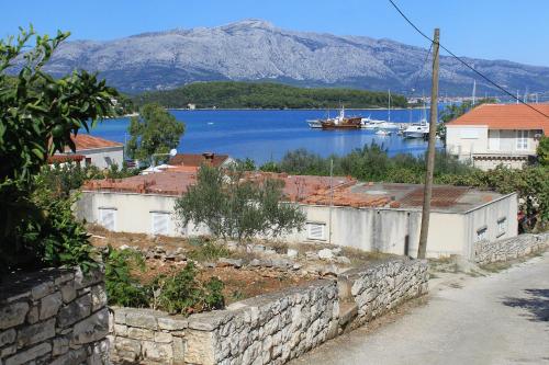  Apartments by the sea Lumbarda, Korcula - 9263 in Lumbarda
