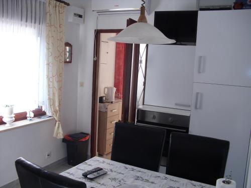 Apartments by the sea Zavalatica, Korcula - 9285