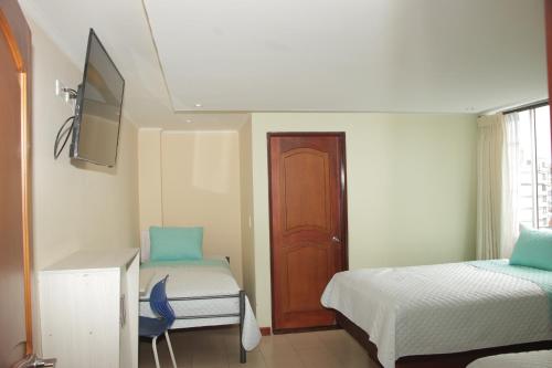3 twin beds