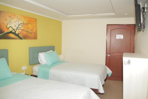2 twin beds