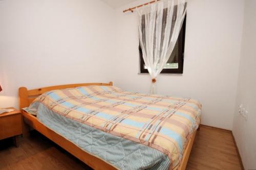 Apartments with a parking space Pula - 7664 - image 8