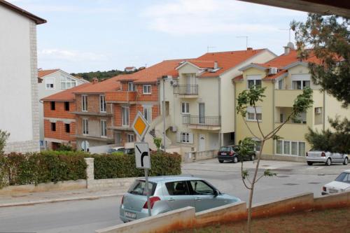 Apartments with a parking space Pula - 7664 - image 10