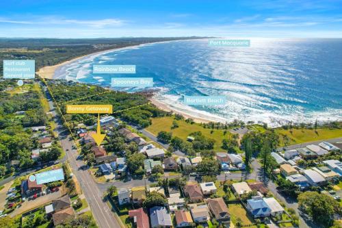 Bonny Getaway - walk to 4 beaches