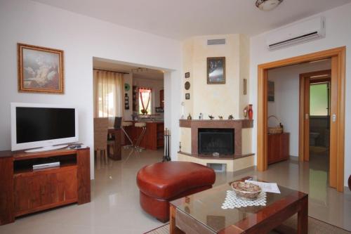 Apartments with a parking space Icici, Opatija - 7793 in อิชิชิ
