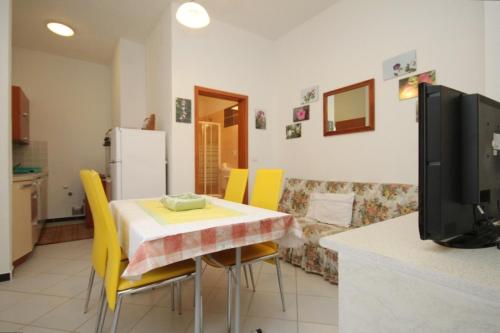 Apartments by the sea Artatore Losinj - 7935 - image 9